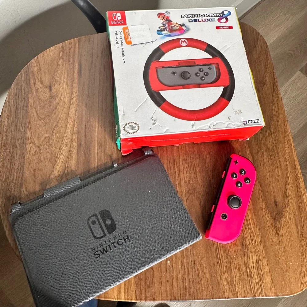Nintendo Switch Bundle Hori Mario Kart 8 Wheel Neon Pink Joy-Con & Case